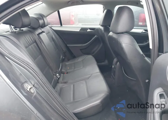 3VWDP7AJ1DM359502: 41577638