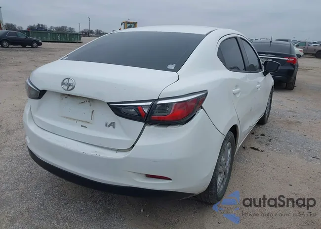 3MYDLBZV8GY121282: 41581434