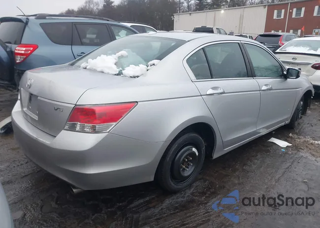 1HGCP3F84AA000135: 41582853