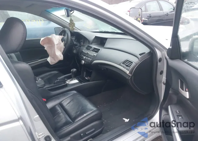 1HGCP3F84AA000135: 41582853