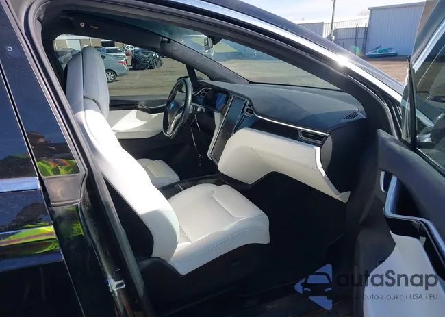 5YJXCDE44JF091690: 41585617