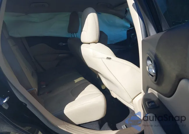 1C4PJLCB6KD373310: 41590410