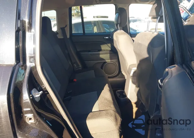 1C4NJDBB4FD317144: 41592275