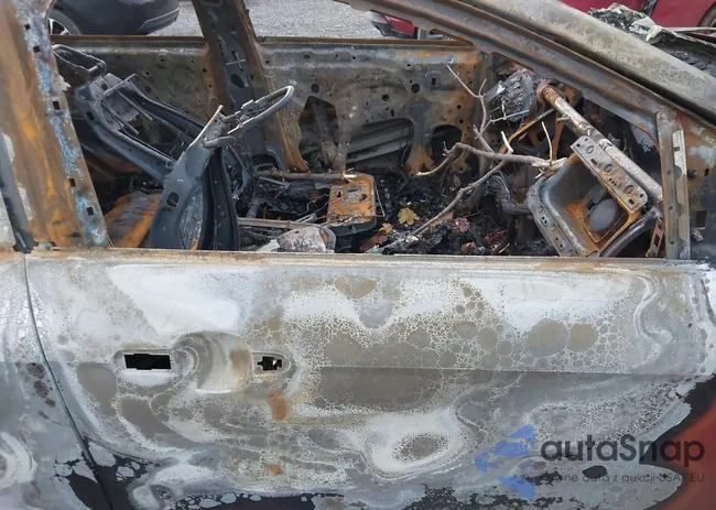 1FADP3N26JL296012: 41592391