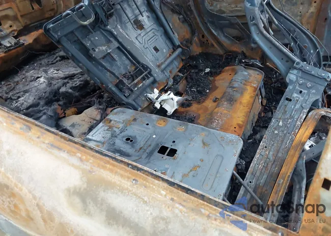 1FADP3N26JL296012: 41592391