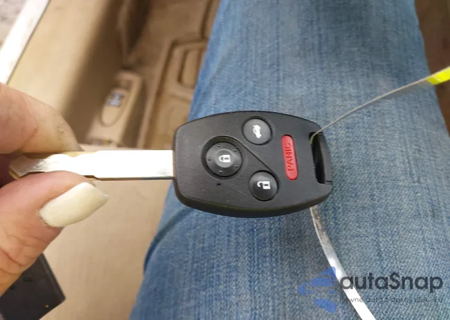 1HGCP2F43CA011752: 41601353