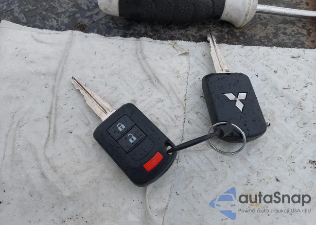 ML32AUHJ9MH011065: 41627052