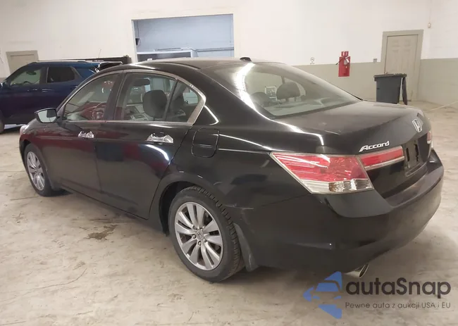 1HGCP3F83CA040046: 41628721