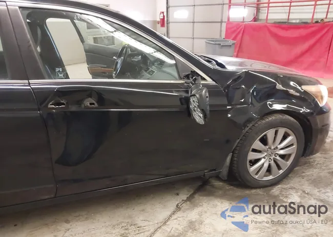 1HGCP3F83CA040046: 41628721