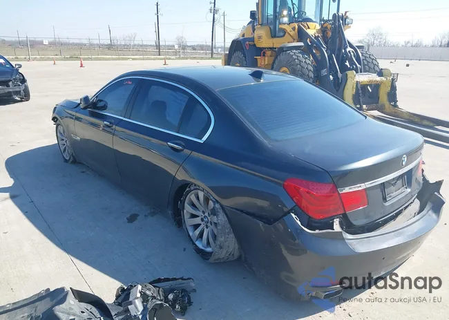 WBAKB8C52BCY66290: 41635207