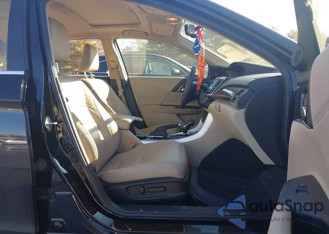 1HGCR2F89HA049958: 41639875