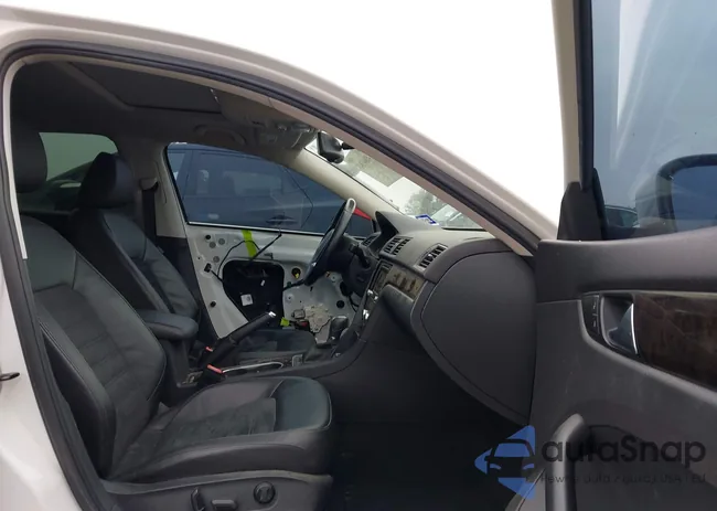 1VWCN7A32EC035738: 41641843