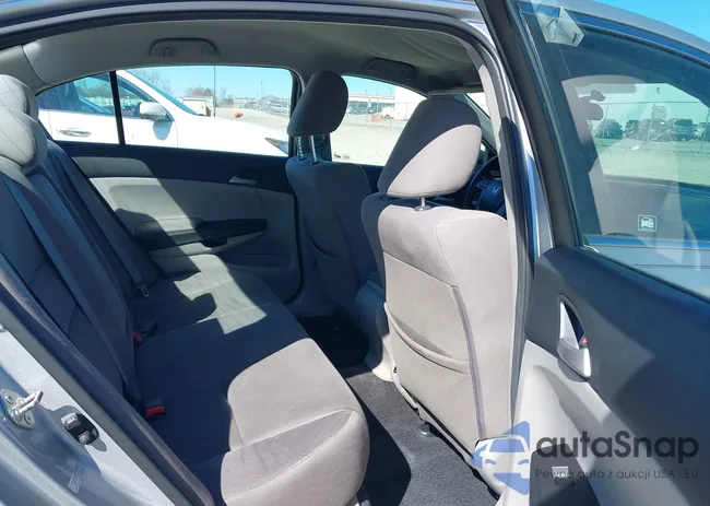 1HGCP2F31CA176318: 41644965