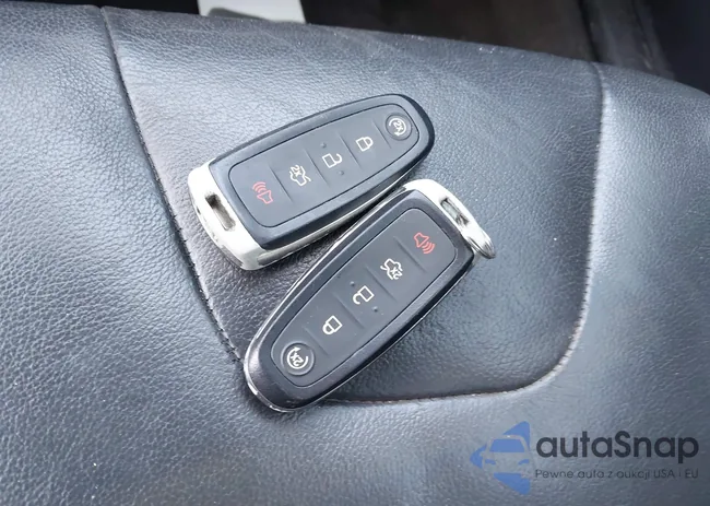 1FADP3N20JL280582: 41655021