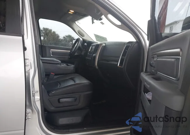 3C6UR5DL7JG215873: 41656764