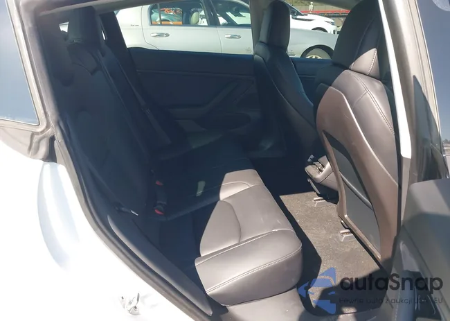 5YJ3E1EB8LF741615: 41658252