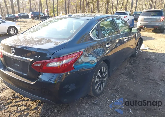 1N4AL3AP5JC252275: 41661984