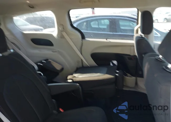 2C4RC1FG7LR145247: 41671541