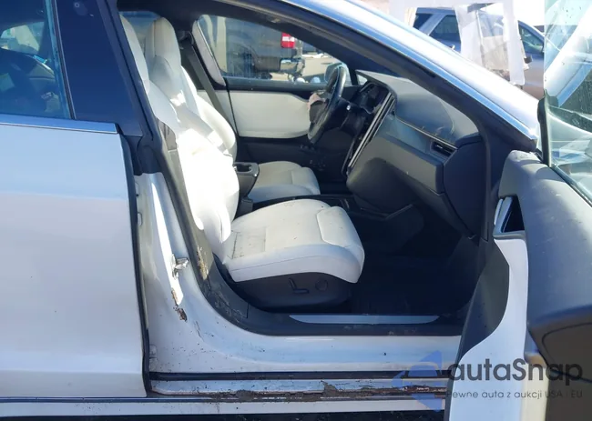 5YJSA1E29JF276329: 41673653