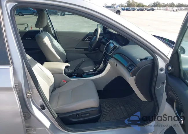 1HGCR2F9XGA221972: 41676651