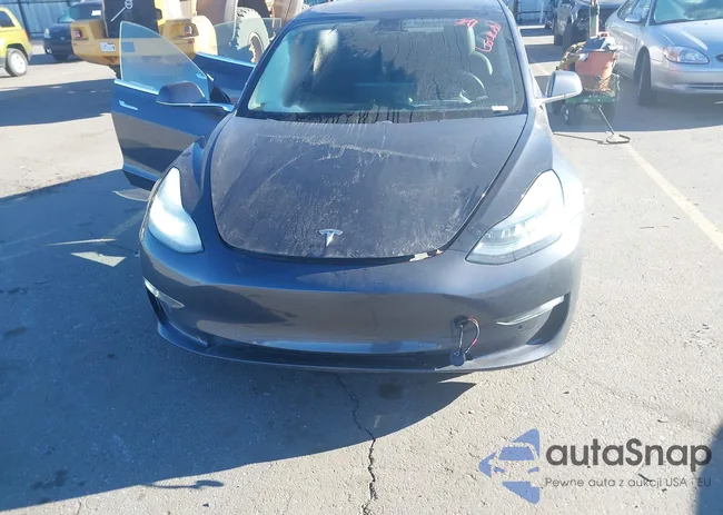 5YJ3E1EB7JF144792: 41680911