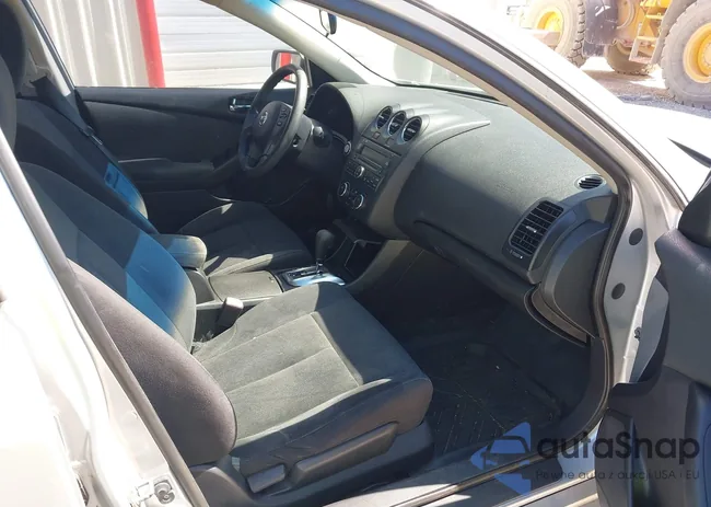 1N4AL2AP2CC233163: 41680200