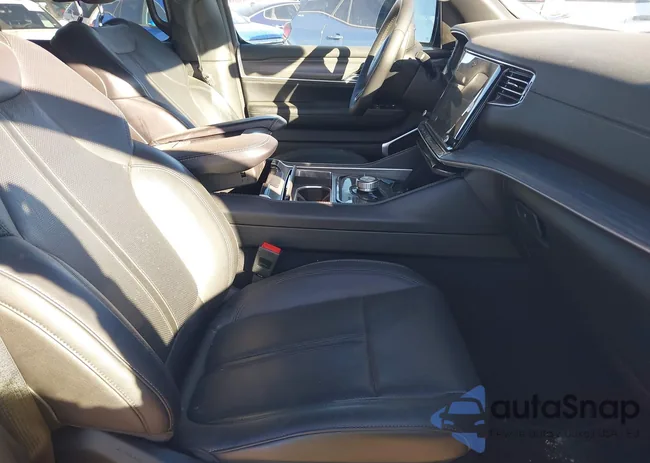 1C4SJSBP9PS542496: 41692279