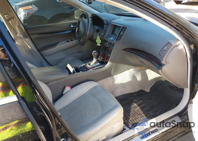 JN1CV6AR4BM411950: 41696533