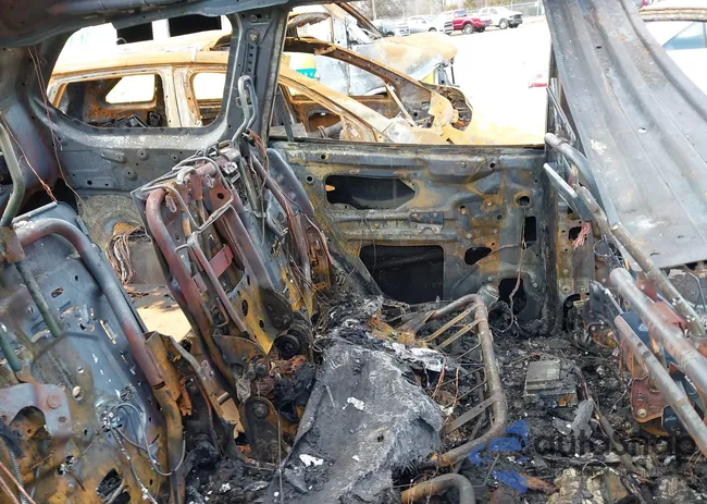 5N1CR2MM4EC638247: 41696901