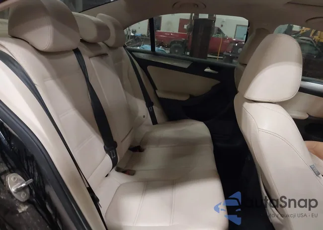 3VWDB7AJ5HM394693: 41697002