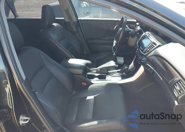 1HGCR3F00HA004780: 41696197