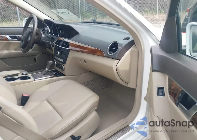 WDDGF8AB1DR251063: 41698675