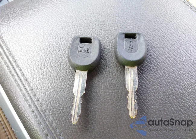 JA4AD2A34GZ043074: 41699935