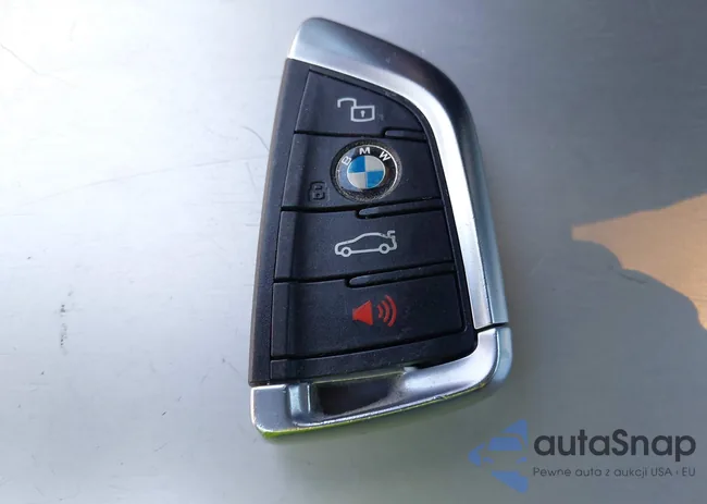 WBS33AY02MFL28272: 41703034