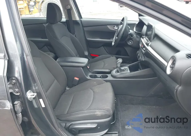 3KPF24AD7ME271180: 41706118