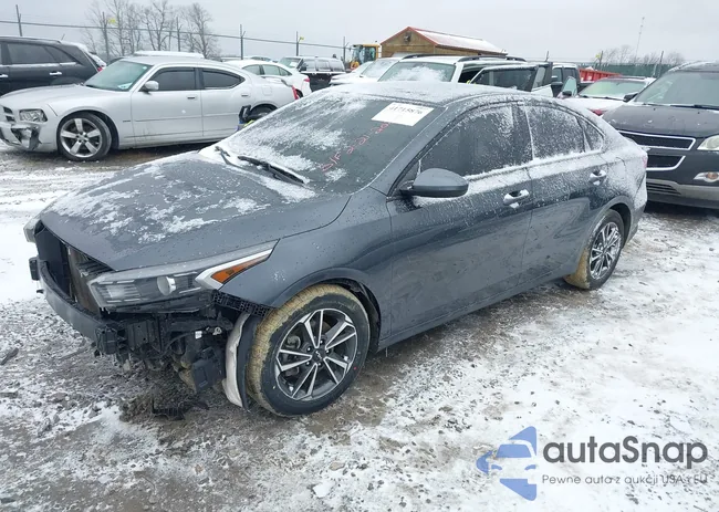 3KPF24AD0PE526871: 41715876