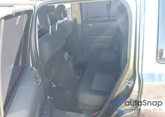 1C4NJPFA4CD683930: 41715421