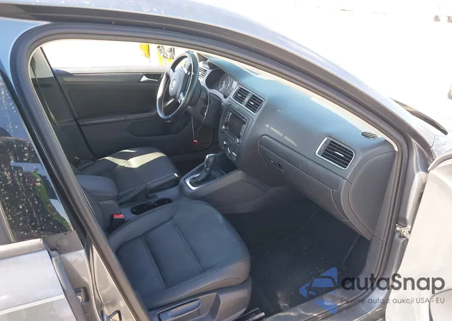 3VWDP7AJ0CM401950: 41718045