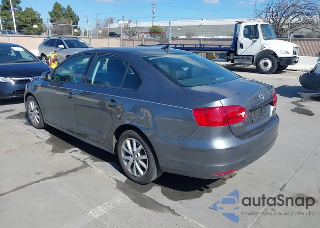 3VWDP7AJ0CM401950: 41718045