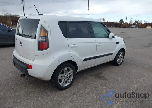 KNDJT2A20B7334174: 41717435