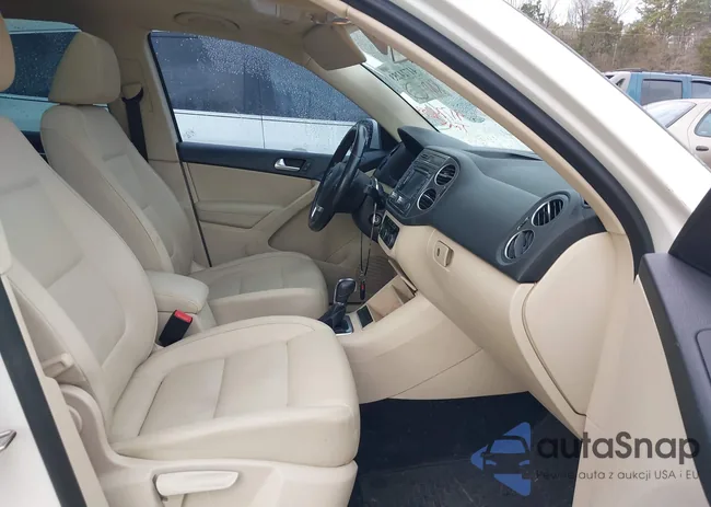 WVGAV7AX0CW559393: 41724253