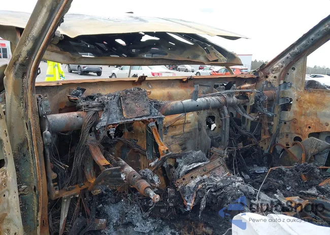 1GT49XEY2RF136140: 41726658