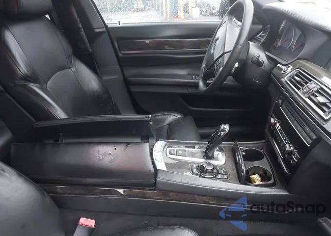 WBAKA8C52CC447019: 41727599