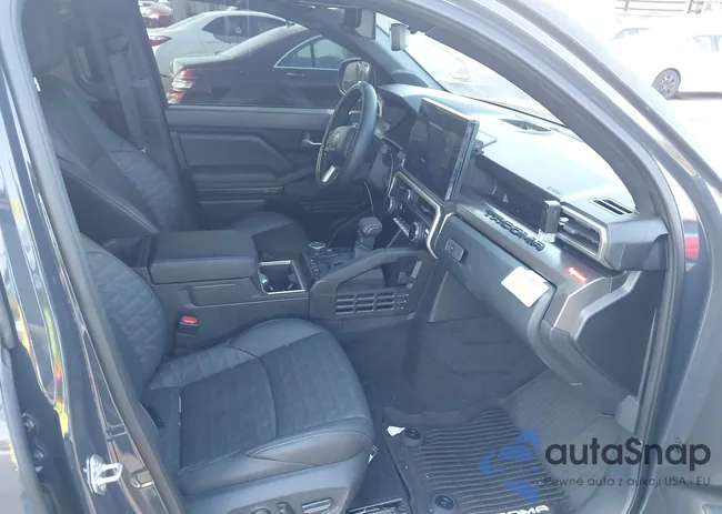 3TYLB5JN1RT042674: 41733552