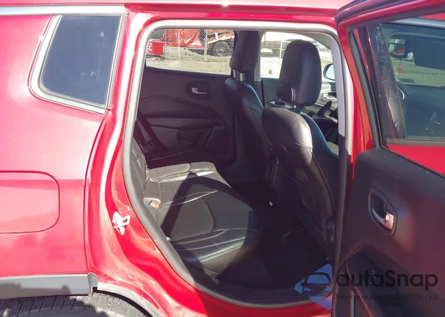 3C4NJDBB0JT331884: 41737944