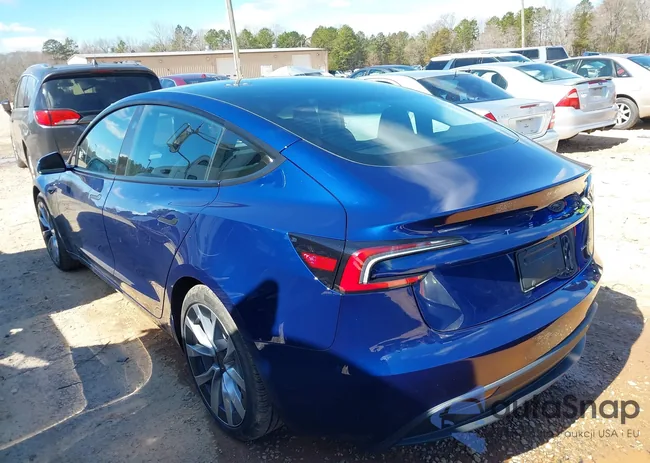 5YJ3E1EB3RF768097: 41740084