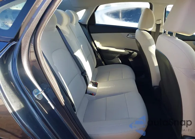 3KPF24AD5NE481925: 41742592