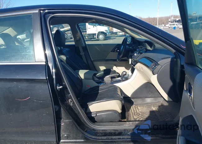 1HGCR2F37HA096443: 41749429