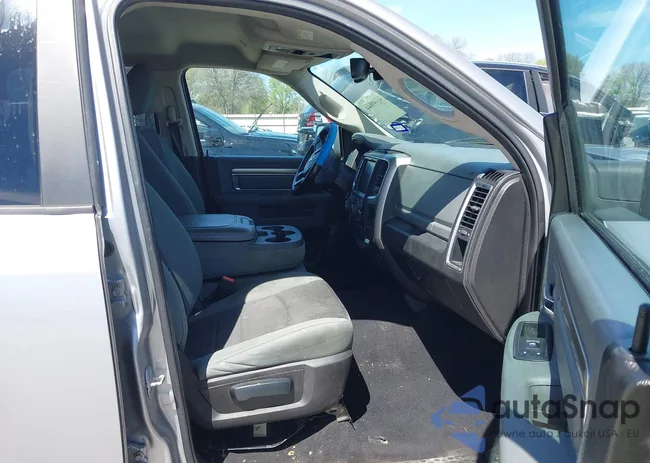 1C6RR7LT8KS605782: 41749844