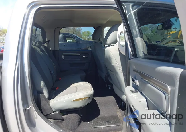 1C6RR7LT8KS605782: 41749844